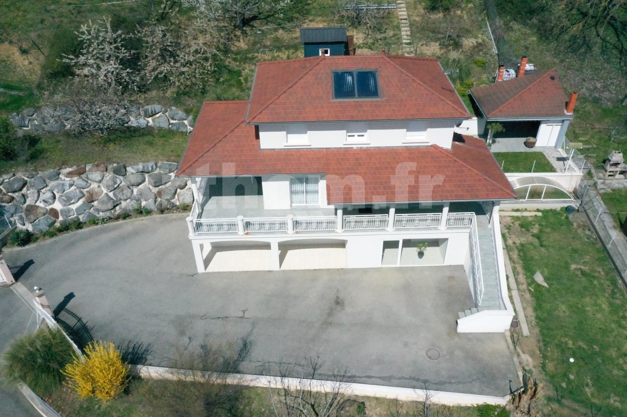 Appartement – 5 pièce(s) – 210 m2