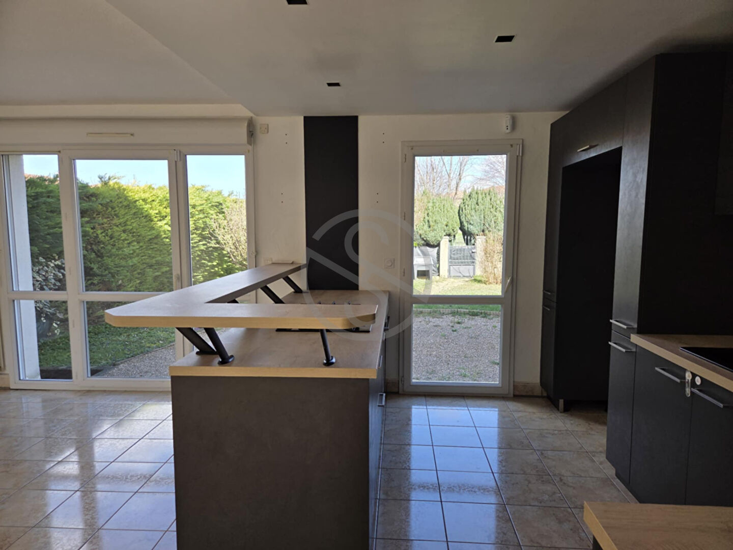 Maison 4 chambres, jardin et garage