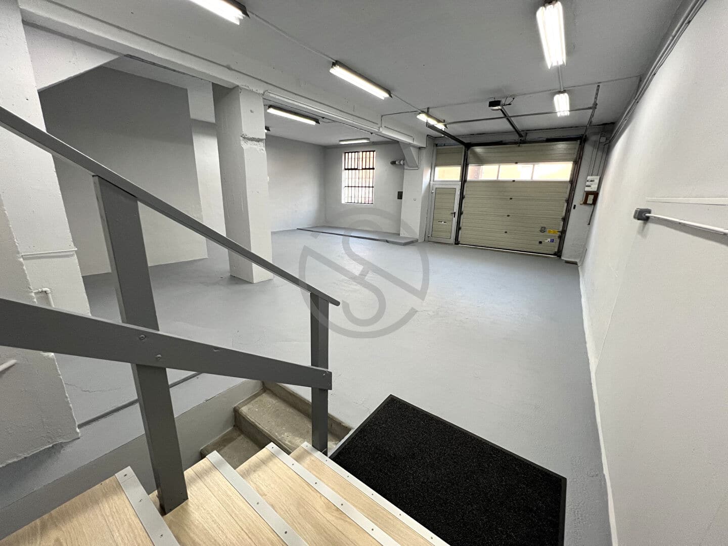 Local commercial La Cote Saint Andre 220 m2