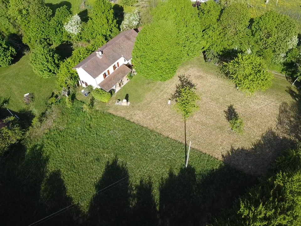 Maison 120 m2 + dépendances + terrain constructible