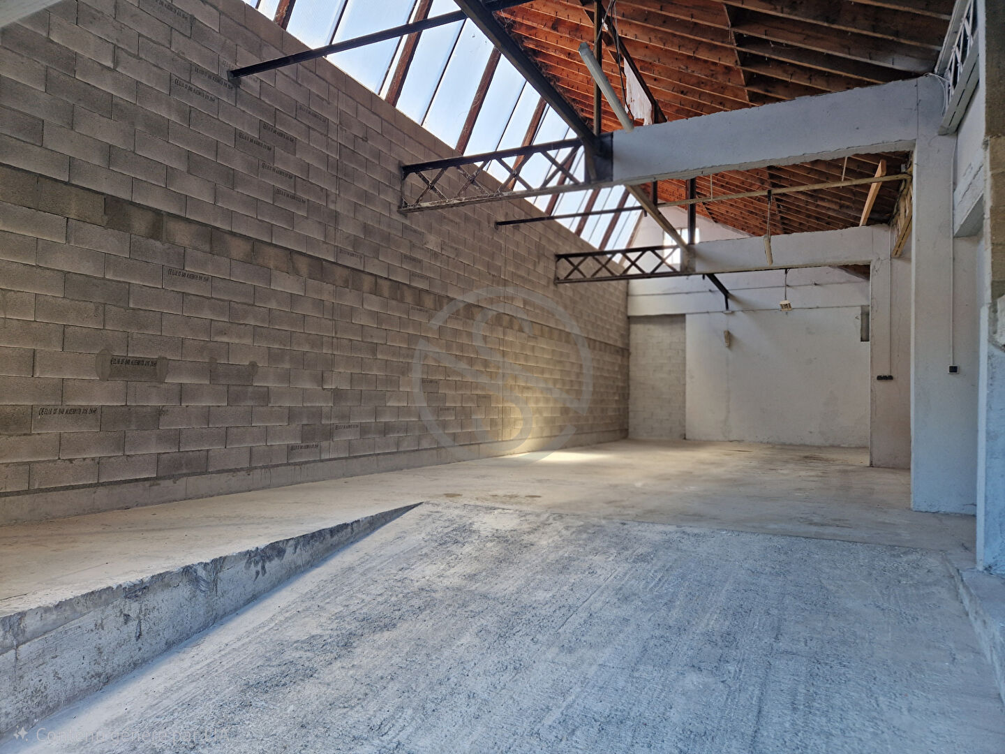 LOCAL 220 m2