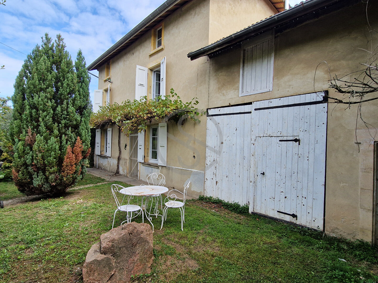 Grande propriété de 135 m2 avec dépendances